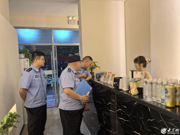 宝利配资 “交所融合”助护航！市南公安立体化巡防筑牢假期平安防线